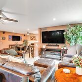 Roomy Tucson Home w/ Hot Tub & Pickleball Court!