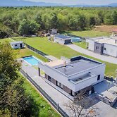 Villa Joy With Pool and Hot Tub