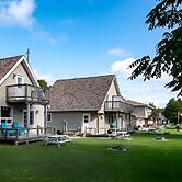 Lions Head Beach Motel & Cottages