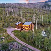 Near Ski Resort: Mtn-view Glenwood Springs Haven!