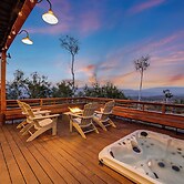 Luxury Modern Retreat: 40 Acres and Mountain Views