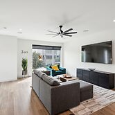 New Modern Townhome With Rooftop Patio 2 Bedroom Townhouse by RedAwnin