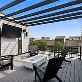 New Modern Townhome With Rooftop Patio 2 Bedroom Townhouse by RedAwnin