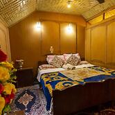 N Mumbai Group Of House Boat