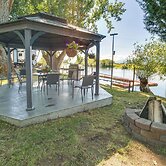 Resort Cabin on the River ~ 21 Mi to Crater Lake!