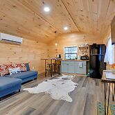 Stout Cabin w/ Fire Pit: 1 Mi to Ohio River!