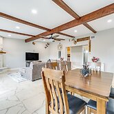 Countryside Texas Home w/ Fire Pit!