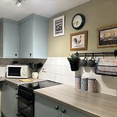 Llanidloes - Sleeps 7 - Parking - Pet Friendly