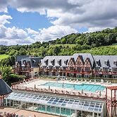 Terraced House in Residence & Spa With Common Pool and Sauna, Houlgate