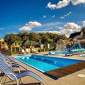 Single-story Holiday Home, Pool, Jacuzzi