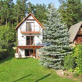 Detached Cottage With Fenced Yard Right by the Lake, Wrony