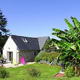 Holiday Home in Guerlesquin Near Lake