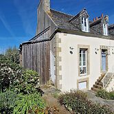 4 Family Home, Walking Distance to the Beach