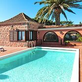 Villa Mansion Bandama With Pool in Santa Brigida