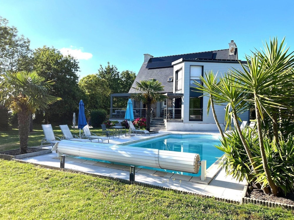 Holiday Home With Private Outdoor Pool, Gouesnac