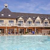 Holiday Home in Residence Le Green Beach, Port-en-besssin-huppain
