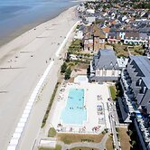 Flat on the Beach With Pool in Le Crotoy