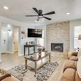 Glendale Gem: Outdoor Pool Table & Kitchen!