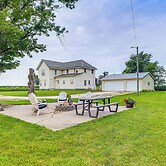 Marion Retreat w/ Patio, Grills & Fire Pit