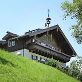 Landhaus Salzburg, Dienten