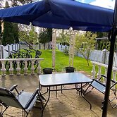 Large Holiday Apartment With a Garden in Stepnica