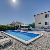 Pool House Lilly in Vi Njan