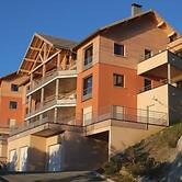 Chorges Lakeside Stay With a Fireplace