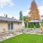 Milwaukie Home w/ Outdoor Dining Space