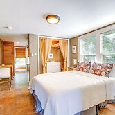 4 Mi to Dtwn: Pet-friendly Austin Studio