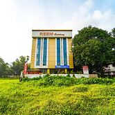 Fabhotel Reem Residency