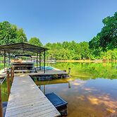 Waterfront Retreat on a Lake Lanier Cove w/ Dock