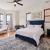 Apartment Near Downtown & Uchicago 4 Bedroom Condo by RedAwning