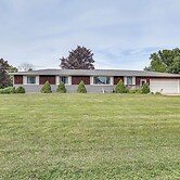 12 Mi to Castle Rock Lake: Serene New Lisbon Home!