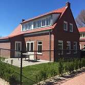 Elegant Holiday Home With Garden