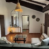 Miluna Oasis Suites - Sleeps4-pool-mountainview