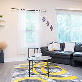 Cozy Retreat near Uptown Charlotte with Free Parking & Wi-Fi