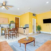 Outdoor Entertainment Area: Quiet Aurora Studio!