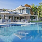 Exquisite Villa w Stunning Ocean Views Gym Golf