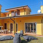 Houses and Apts. in Albarella 24882