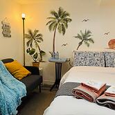 Sunrise BnB with Free Parking