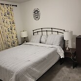 Minutes from Ottawa Airport Short-Term