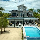 Conmigos 6 Bedroom Beachfront Villa