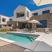 Villa Verena With Heated Pool