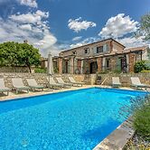 Vila Aryana With Pool