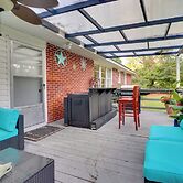 Valdosta Home: Bar, Bbq, Fire Pit + More!