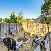 Coastal Oregon Home: Walk to Dock!