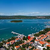 Seafront Apartment Nana 1