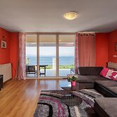 Colourful Seaview Apartment