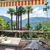 Queen Lake View in Ponte Tresa