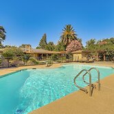 Spacious Home - 6 Mi to Downtown Fresno!